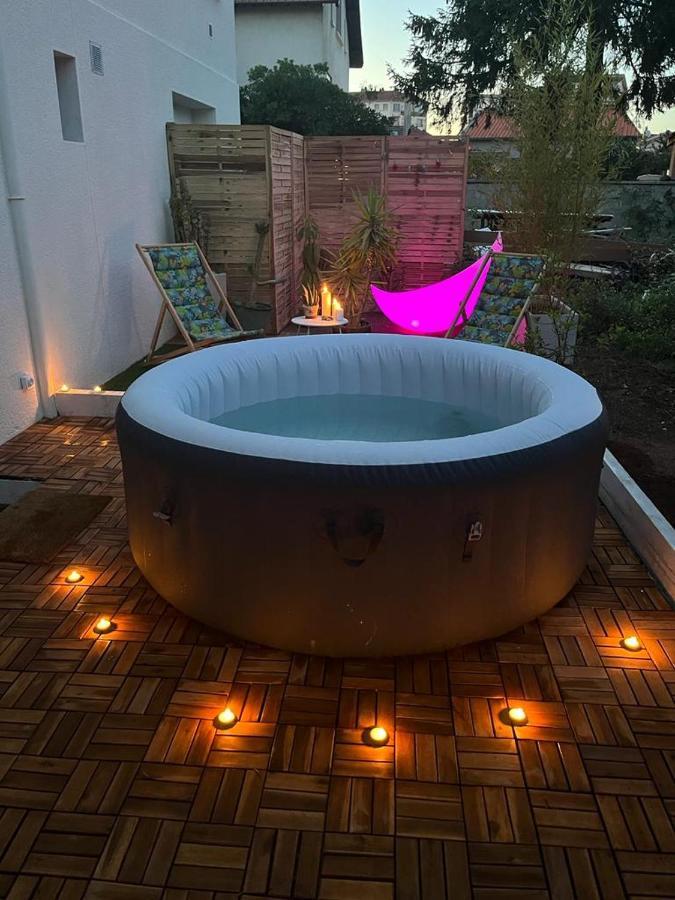 Superbe Avec Jacuzzi Avec Jardin Privé Hébergement de vacances *