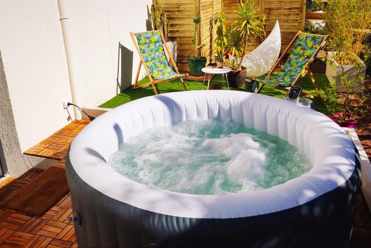 Hébergement de vacances Superbe Avec Jacuzzi Avec Jardin Privé
